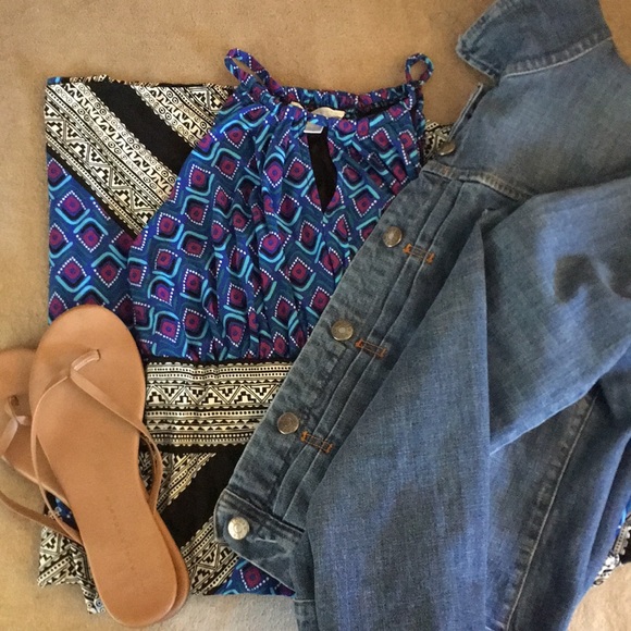 Dresses & Skirts - 🔴LAST CHANCE🔴 Pretty Blue Patterned Maxi Dress